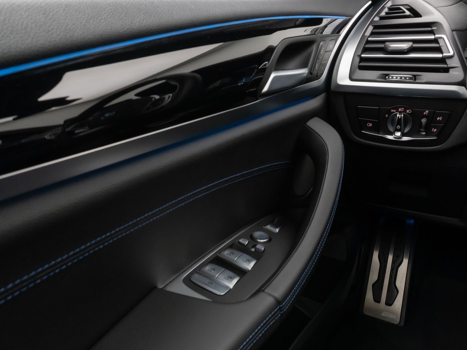 Fahrzeugabbildung BMW iX3 Impressive M Sport Panoram Laser 360°HUD H/K