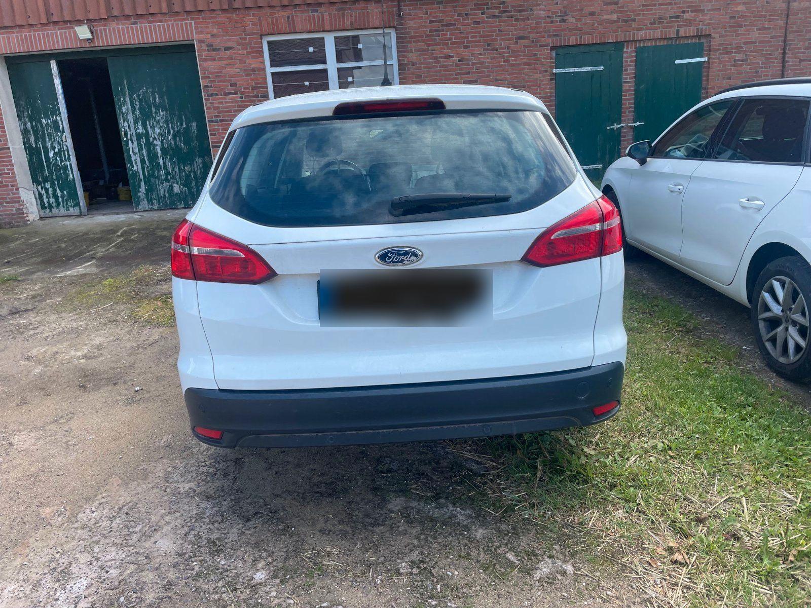 Ford Focus 2015 — rear view