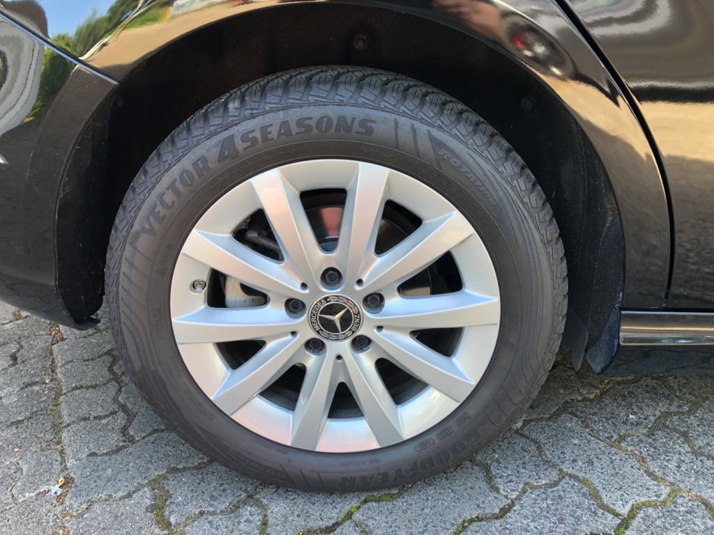 Mercedes-Benz B 180