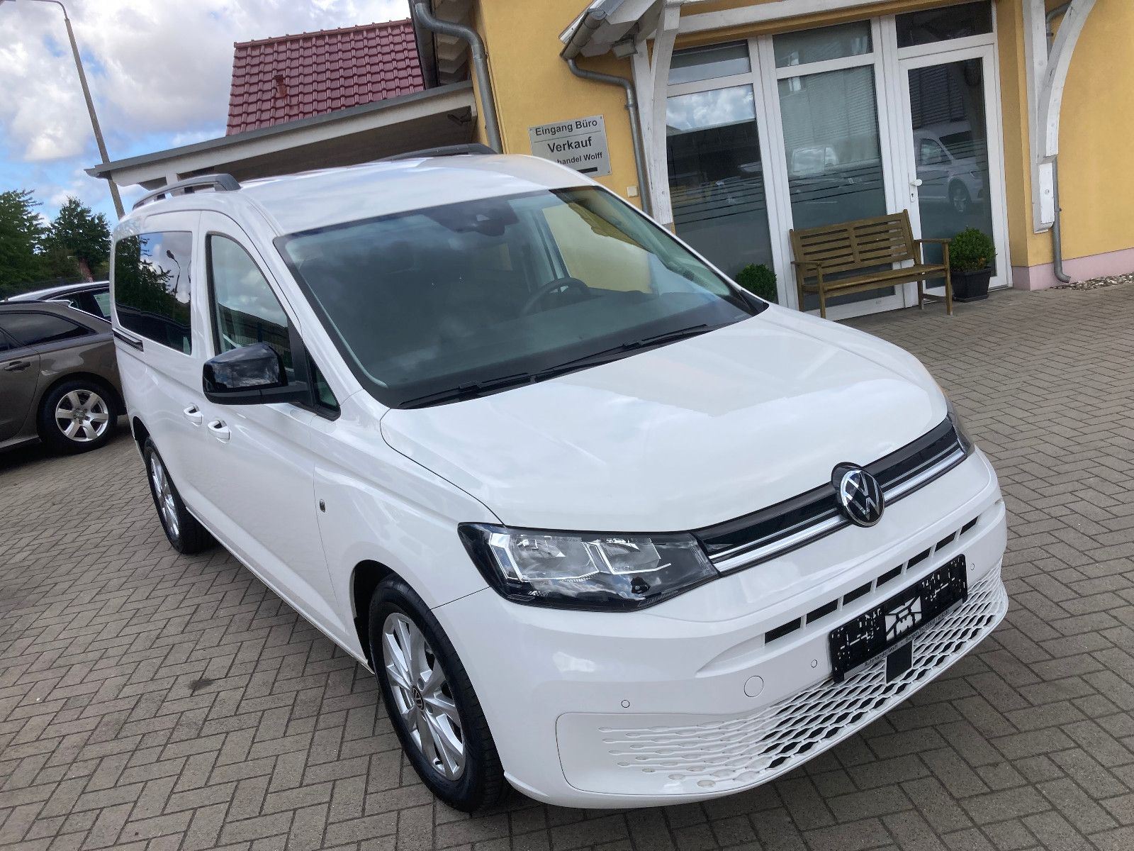 Volkswagen Caddy Maxi 7 Sitzer AHK imagem 2