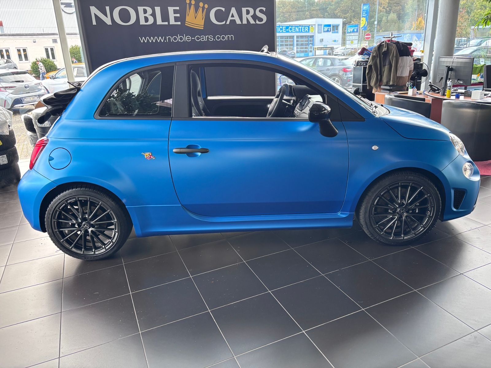 Fahrzeugabbildung Abarth 695 C   BEATS NAVI 17"