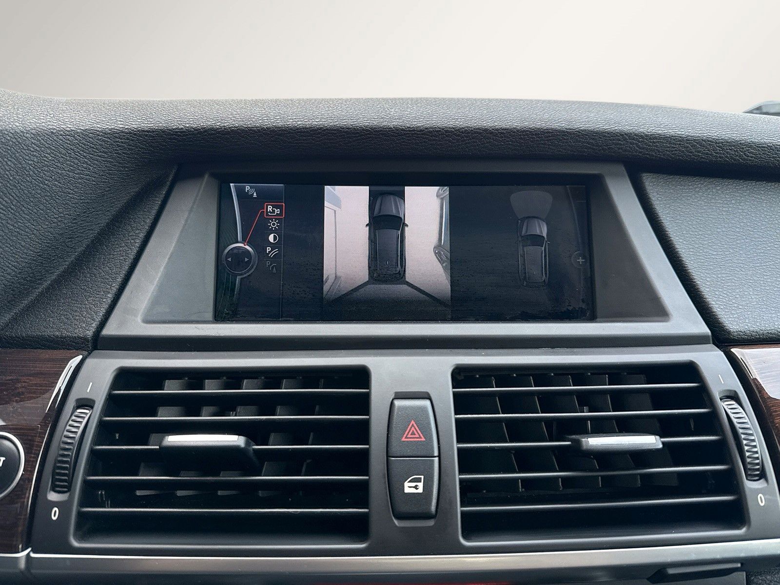 Fahrzeugabbildung BMW X5 xDrive50i*Pano*Bi-Xen*Memory*Head-Up*2-Zonen*