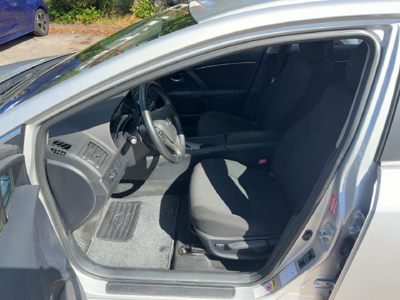 Fahrzeugabbildung Toyota Avensis 1,8 Kombi Multidrive S Sol*