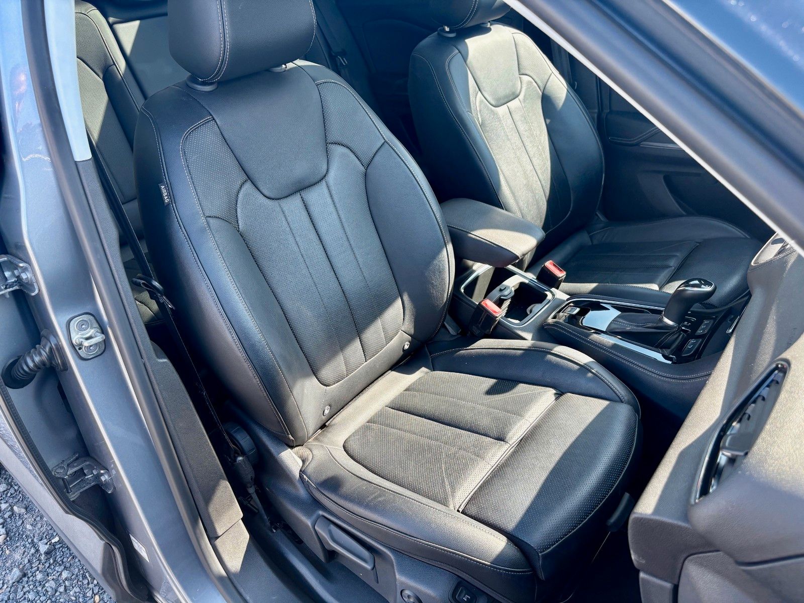 Fahrzeugabbildung Opel Grandland (X) 1.2 Aut. Ultimate Navi Leder Pano