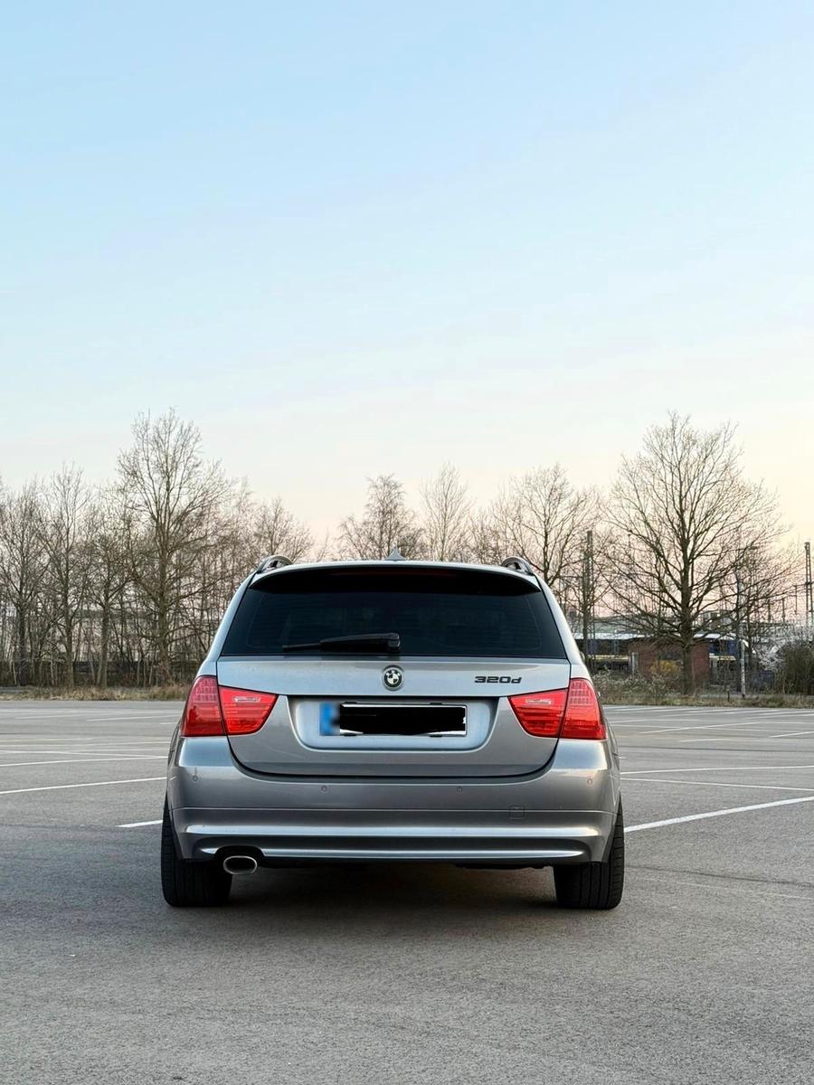 BMW 320 2009 — engine 177 HP (130kW)