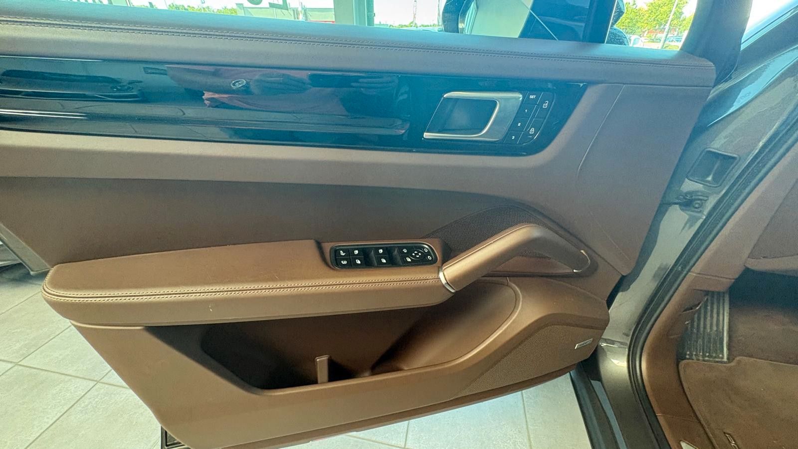 Fahrzeugabbildung Porsche Cayenne Coupe E-Hybrid/erst 38000 km/PCCB/voll..