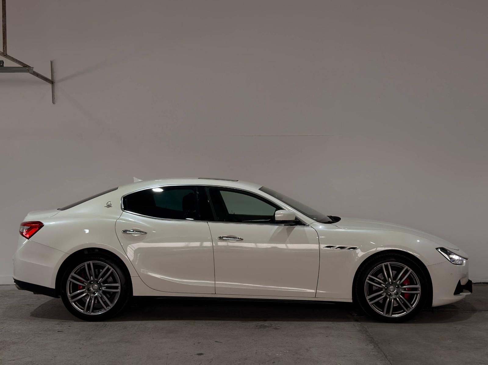 Maserati Ghibli SQ4 3.0 V6 409 ch • BVA • 4x4 • Cuir • Toit Panoramique