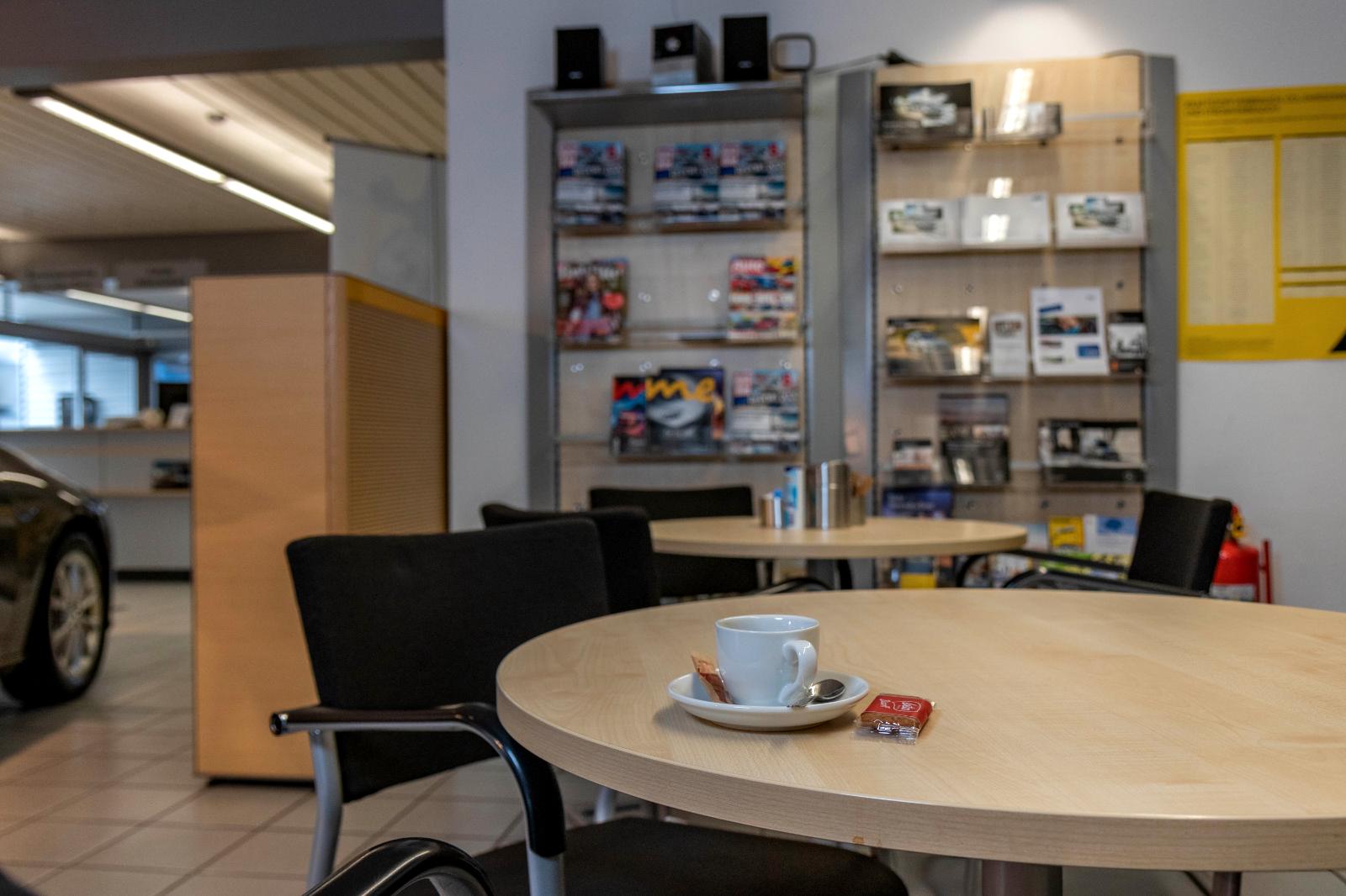showroom-image-bottom