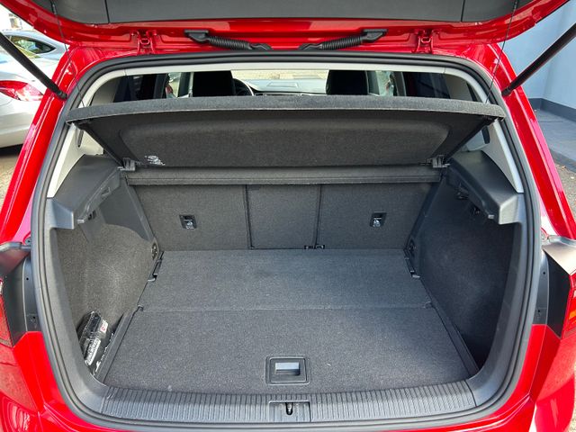Fahrzeugabbildung Volkswagen Golf Sportsvan VII+NaviZB+Klima+Allwetter LM+