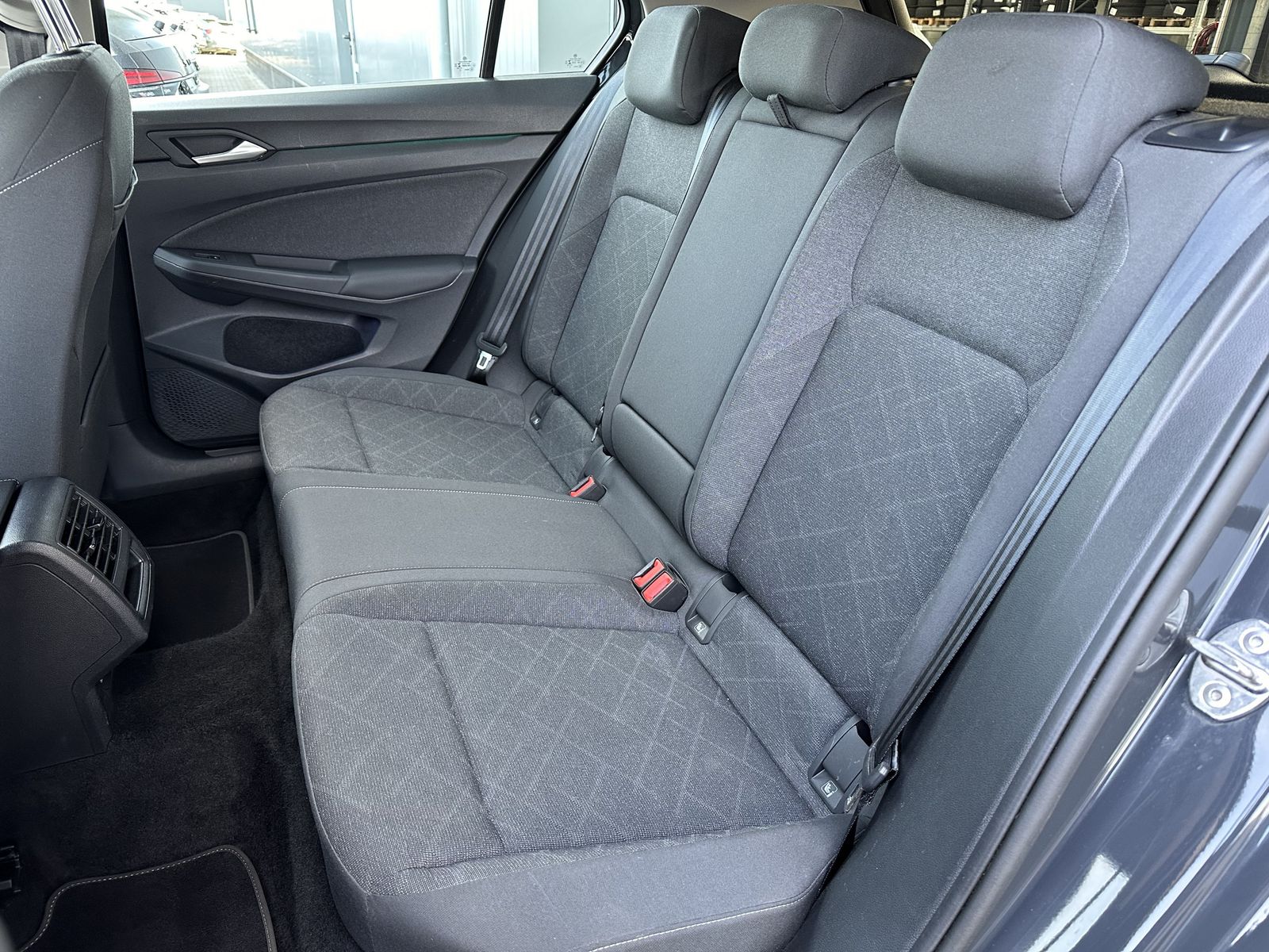 Fahrzeugabbildung Volkswagen Golf 1.5 TSI Life NAV+LED+ACC+CARPLAY+SHZ+VCOCK