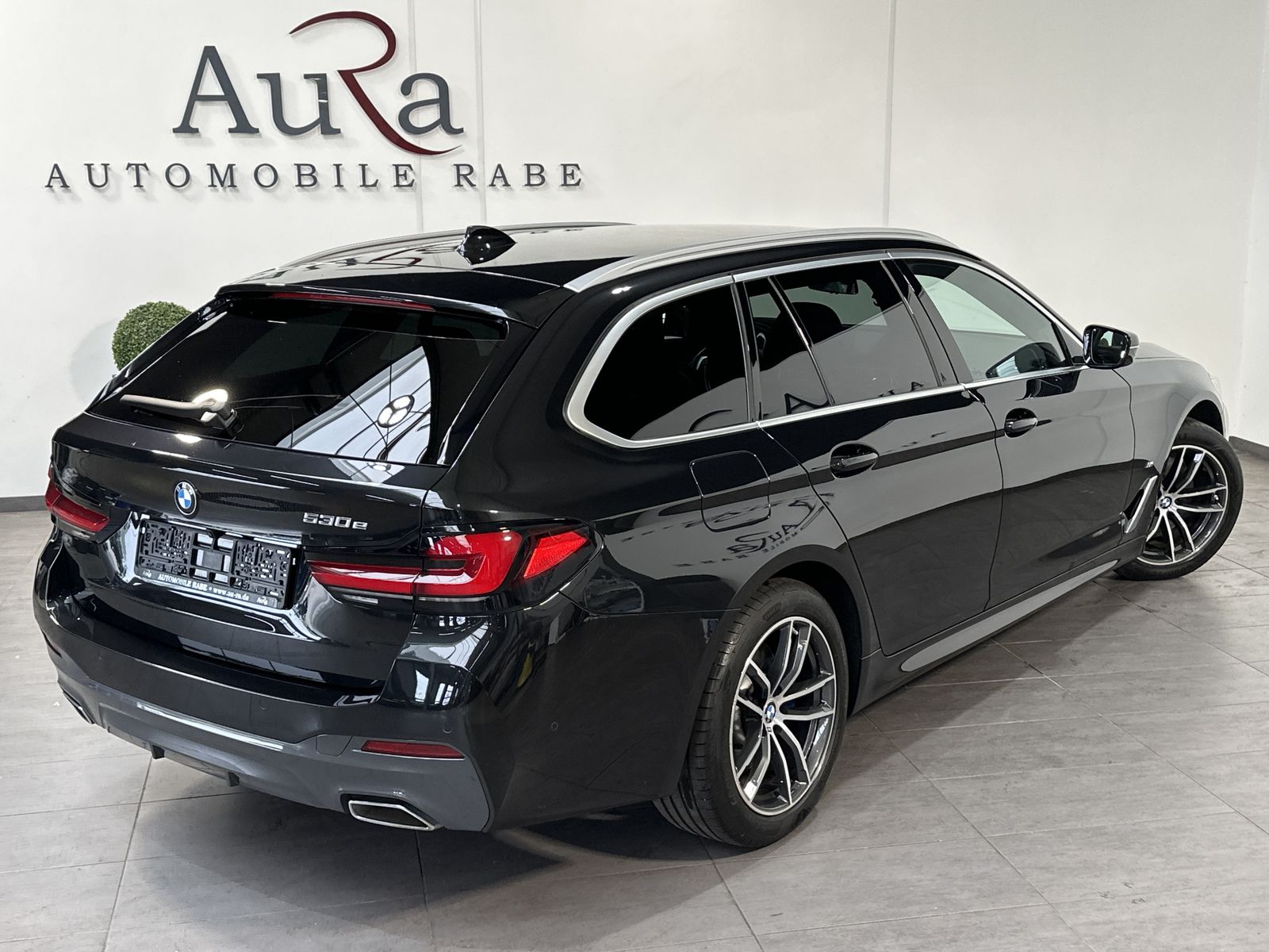 Fahrzeugabbildung BMW 530e Touring M-Sport NAV+LASER+AHK+HEAD-UP+18ZO