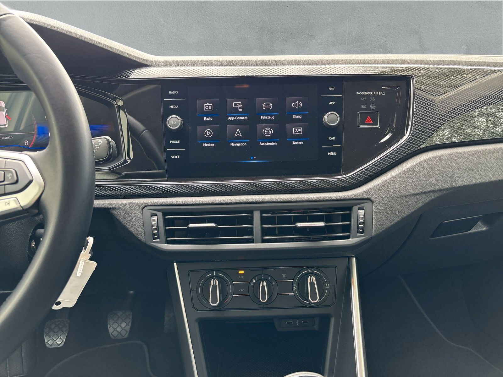 Fahrzeugabbildung Volkswagen Polo 1.0 TSI Life AppConnect PDC LED