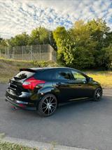 Ford Focus 1.6 EcoBoost *neuer Zahnriemen* - Ford Focus aus 2012: For