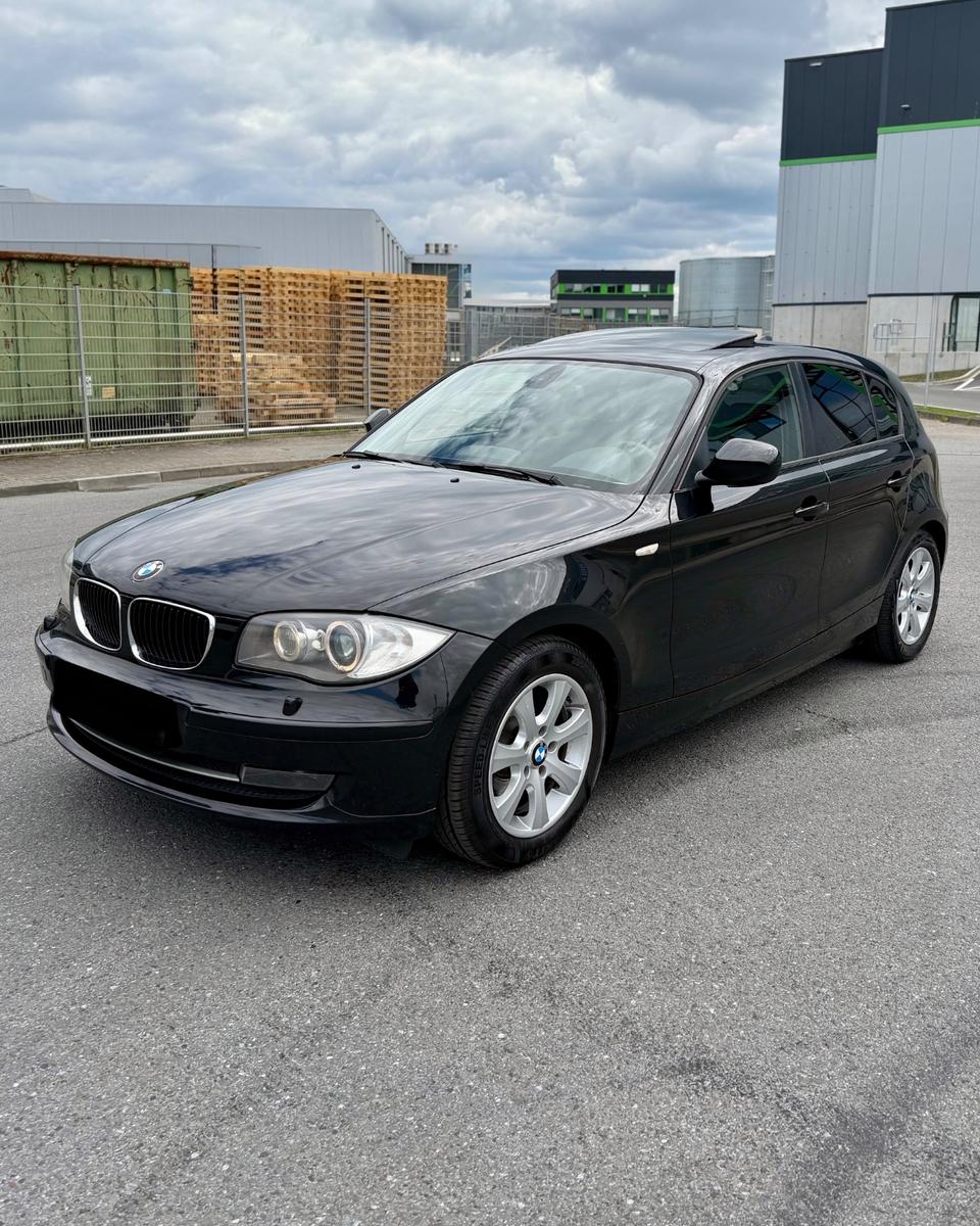 BMW 118 1 Limousine 118i XENON/KEYLESS/NAVI/PDC/AHK