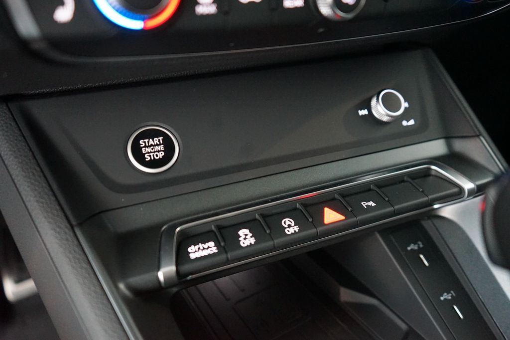 AUDI Q3 Sportback 40 TDI | 2x S line | Pano | SONOS AUDI Q3 Sportback 40 TDI | 2x S line | Pano | SONOS