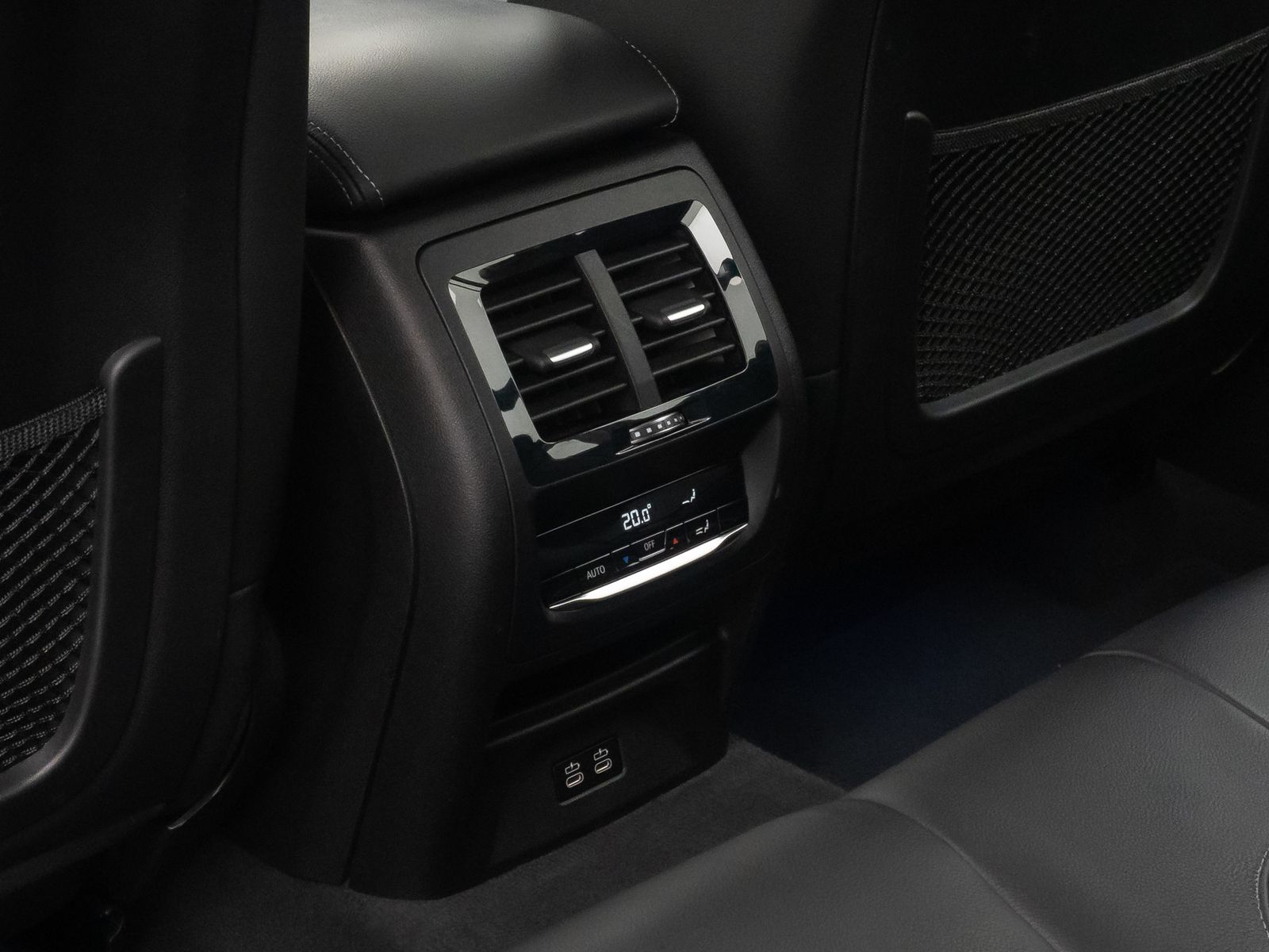 Fahrzeugabbildung BMW X3 xD20d  xLine Kamera DAB CockPit+AHK Sport 20"