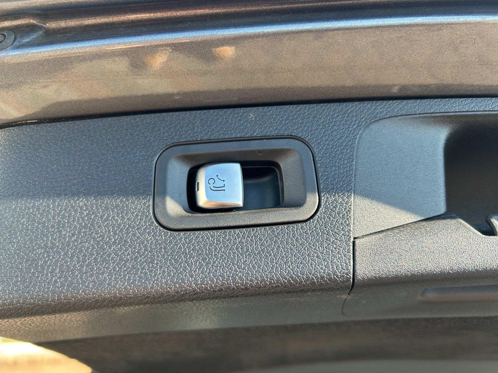 Fahrzeugabbildung Mercedes-Benz E220d 4M Tl All-Terrain DISTRO Pano AHK Memo LED