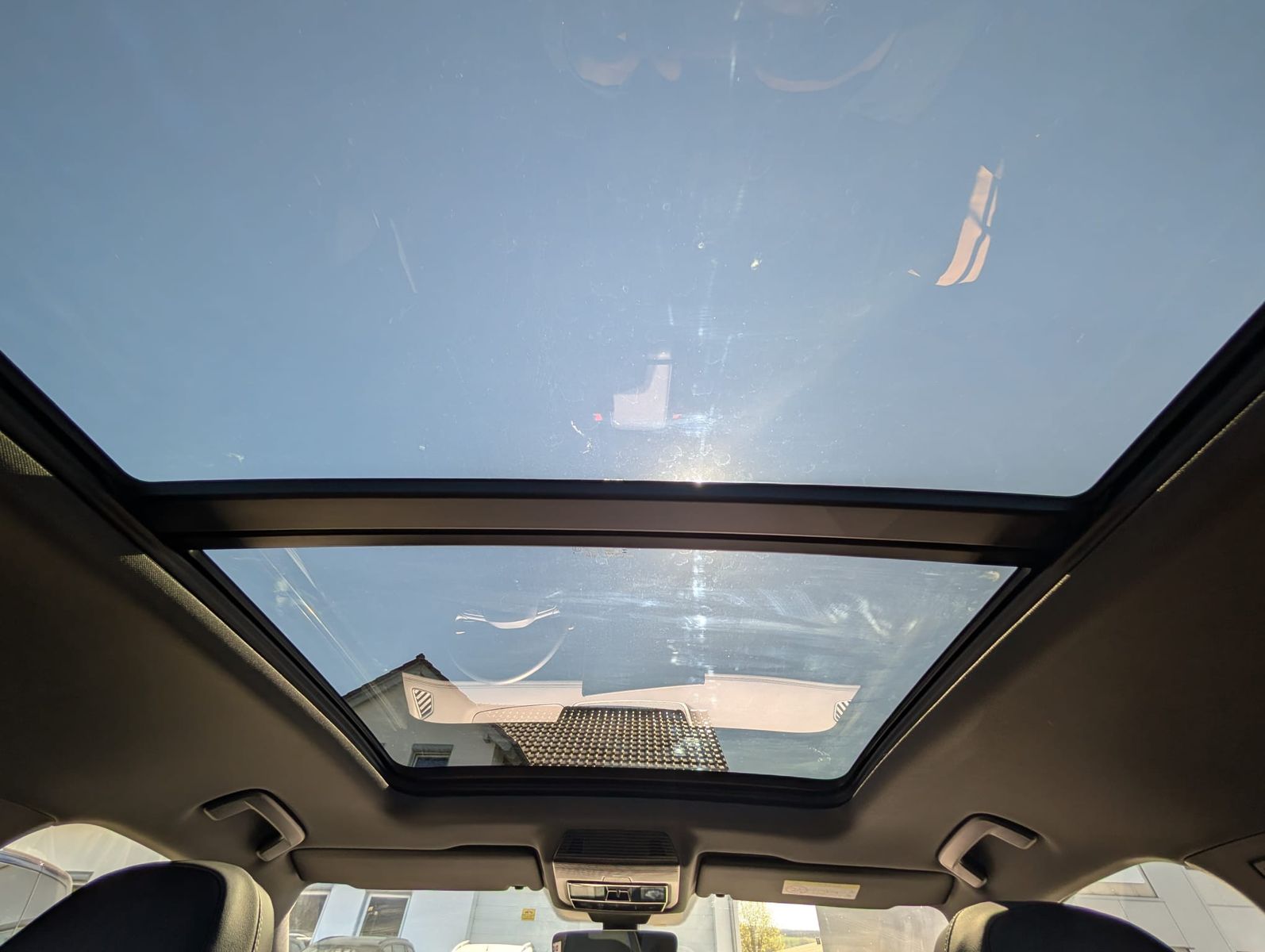 Fahrzeugabbildung Volkswagen Tayron 2.0TDI 4M R-Line 7Si*MATRIX*AHK*PANO*H&K