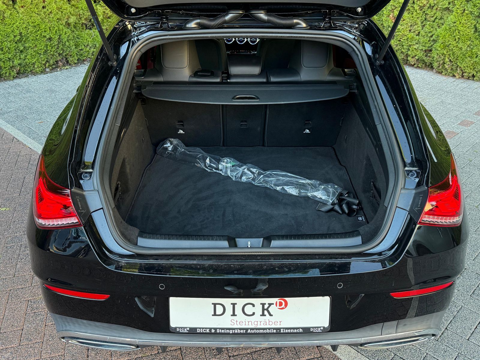 Vehicle illustration Mercedes-Benz CLA 200 Shooting Brake AMG LINE 8G LED+AHK+STHZ