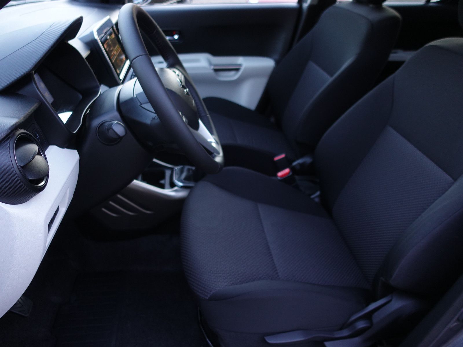 Fahrzeugabbildung Suzuki Ignis 1.2 DUALJET Comfort+ I. Hd RFK Navi App