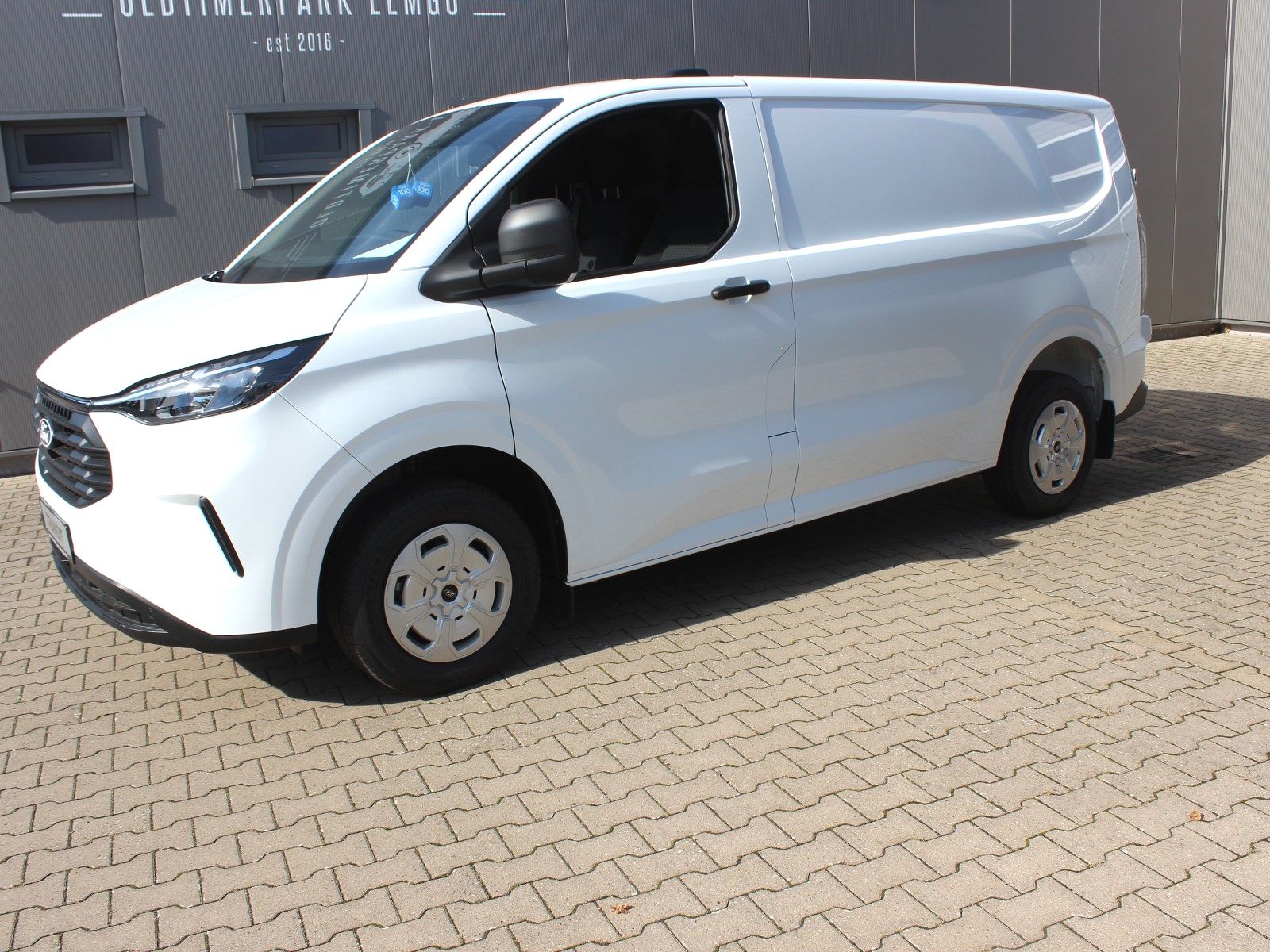 Fahrzeugabbildung Ford Transit Custom 320 L1 Trend FWD Plug-in Hybrid
