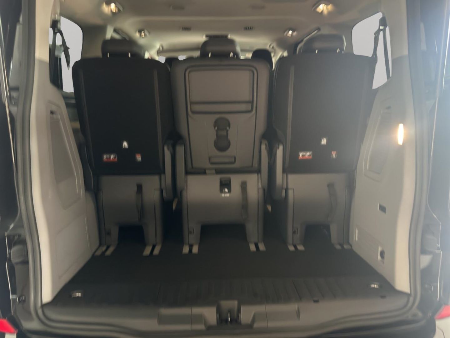 Fahrzeugabbildung Ford Tourneo Custom Bus Plug-in Hybrid 340 L1 Titaniu