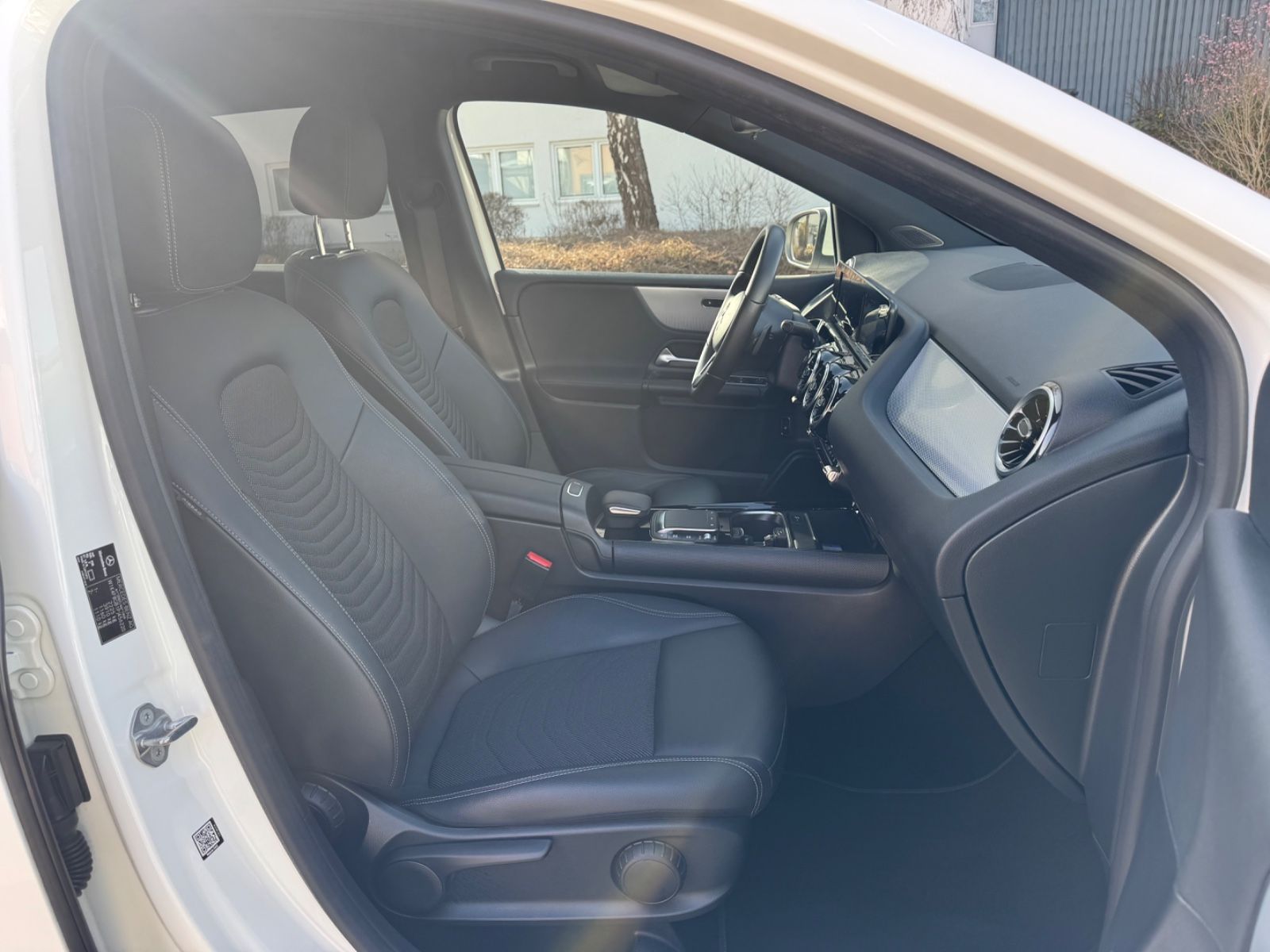 Mercedes-Benz B 250e LED/Navi/Kam/Leder/Spur&Park-Ass./SZH/18" foto 6