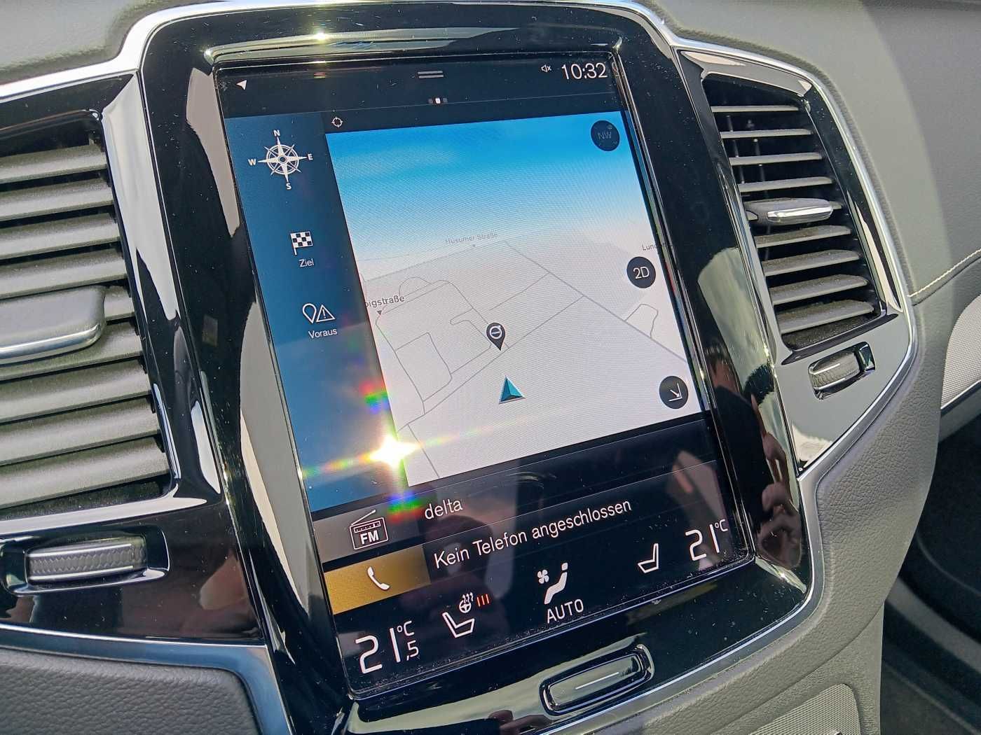 Fahrzeugabbildung Volvo XC90 T8 AWD R-Design Edition 'Glasdach, Akustikg