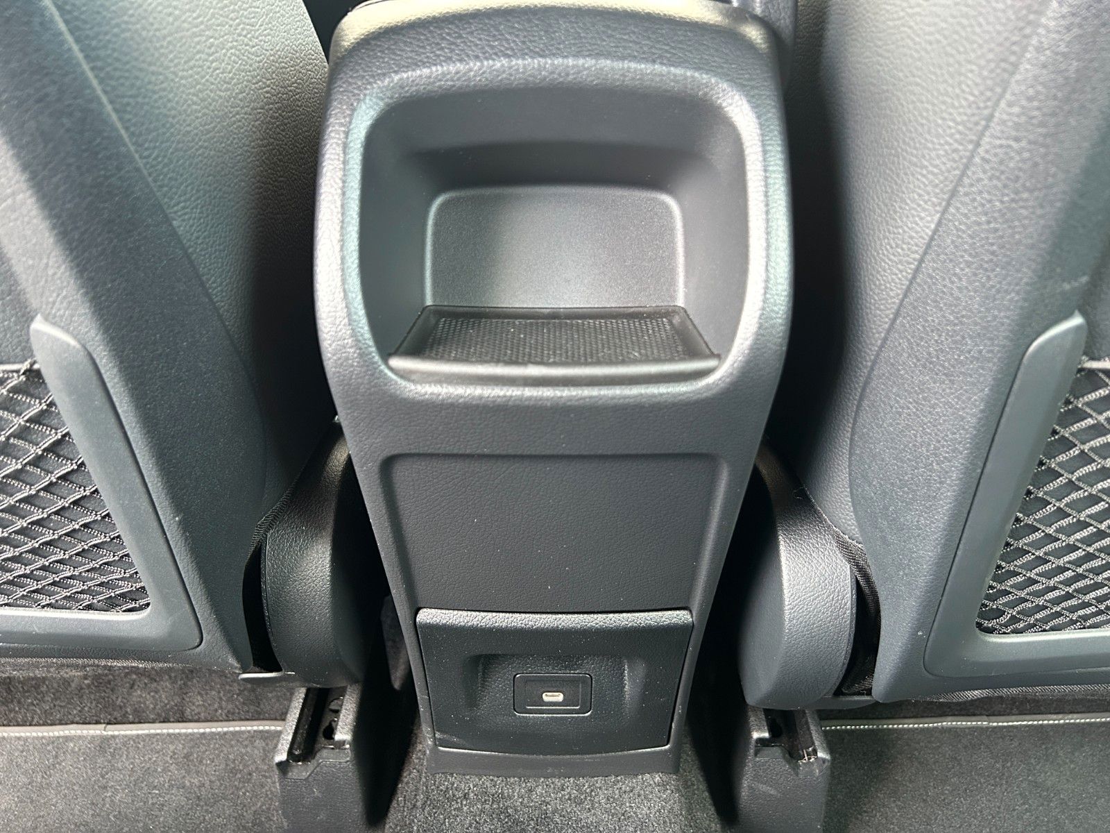 Fahrzeugabbildung Mercedes-Benz B 180 Progressive+PARK+SPIEGEL+LED+DAB+DIGITAL