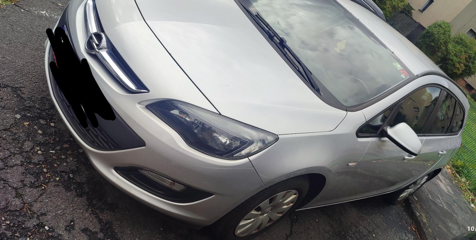 Opel Astra 2015 — interior