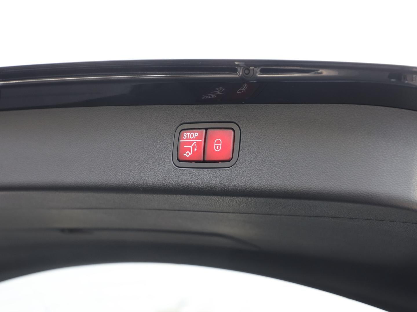 Mercedes-Benz E 220 d T AMG Night Digital-Light Ambiente AHK