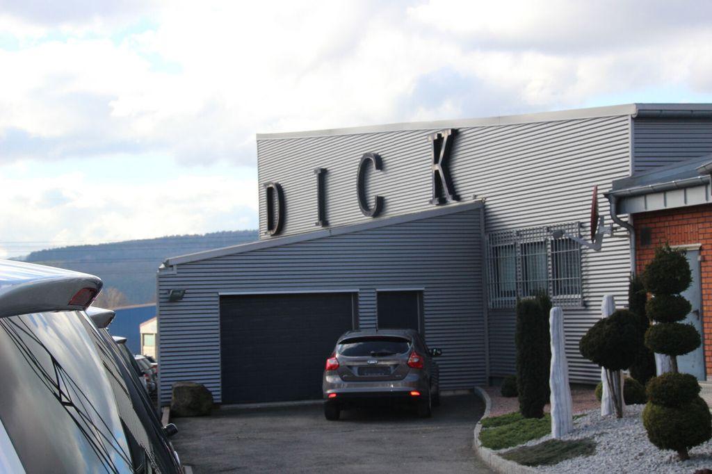 showroom-image-bottom