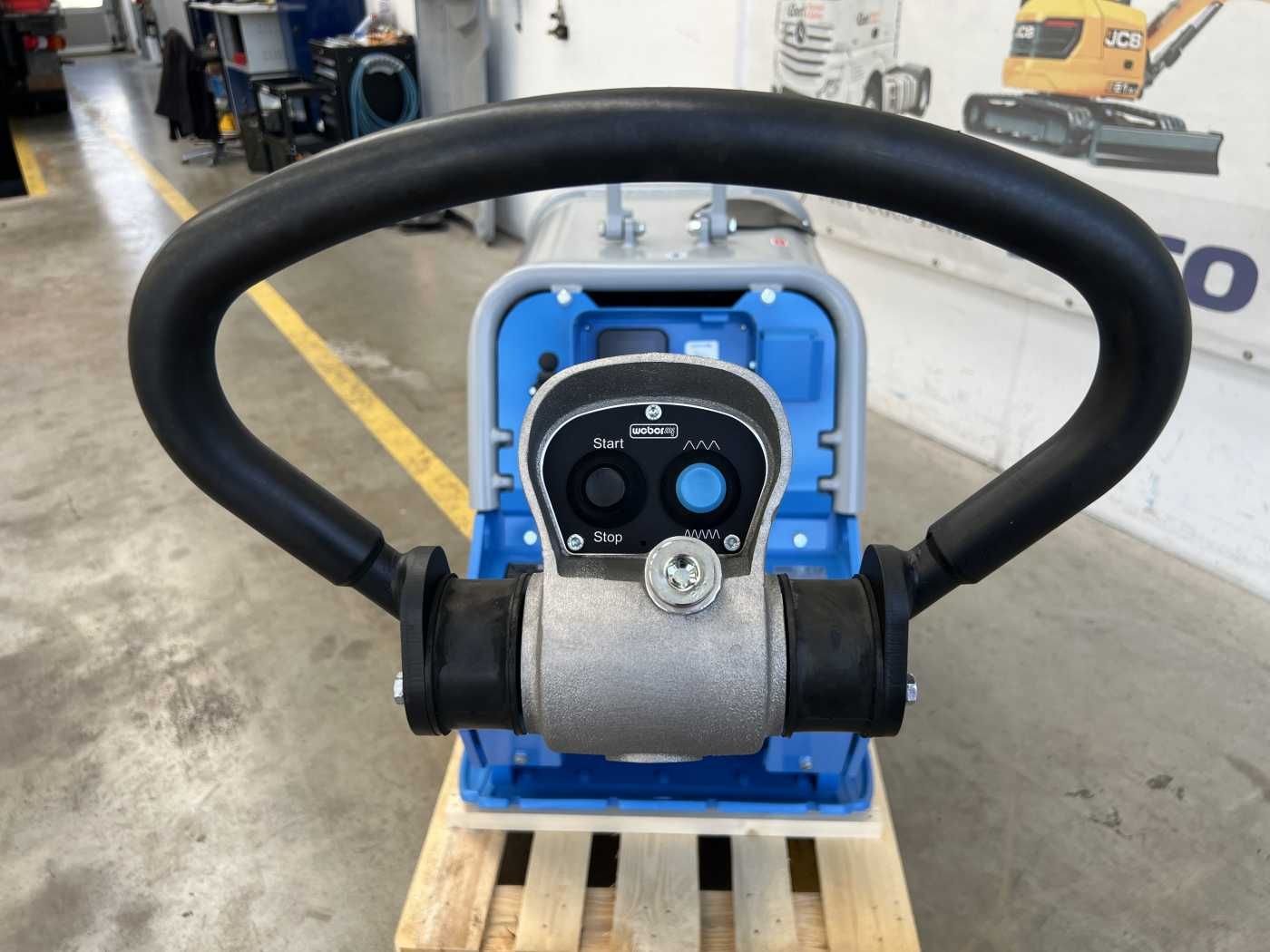 Fahrzeugabbildung Weber Weber CR 9 WSA Hatz-Diesel / 743 kg Rüttelplatte