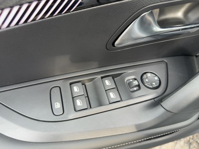 Foto Nummer 13: PEUGEOT 2008