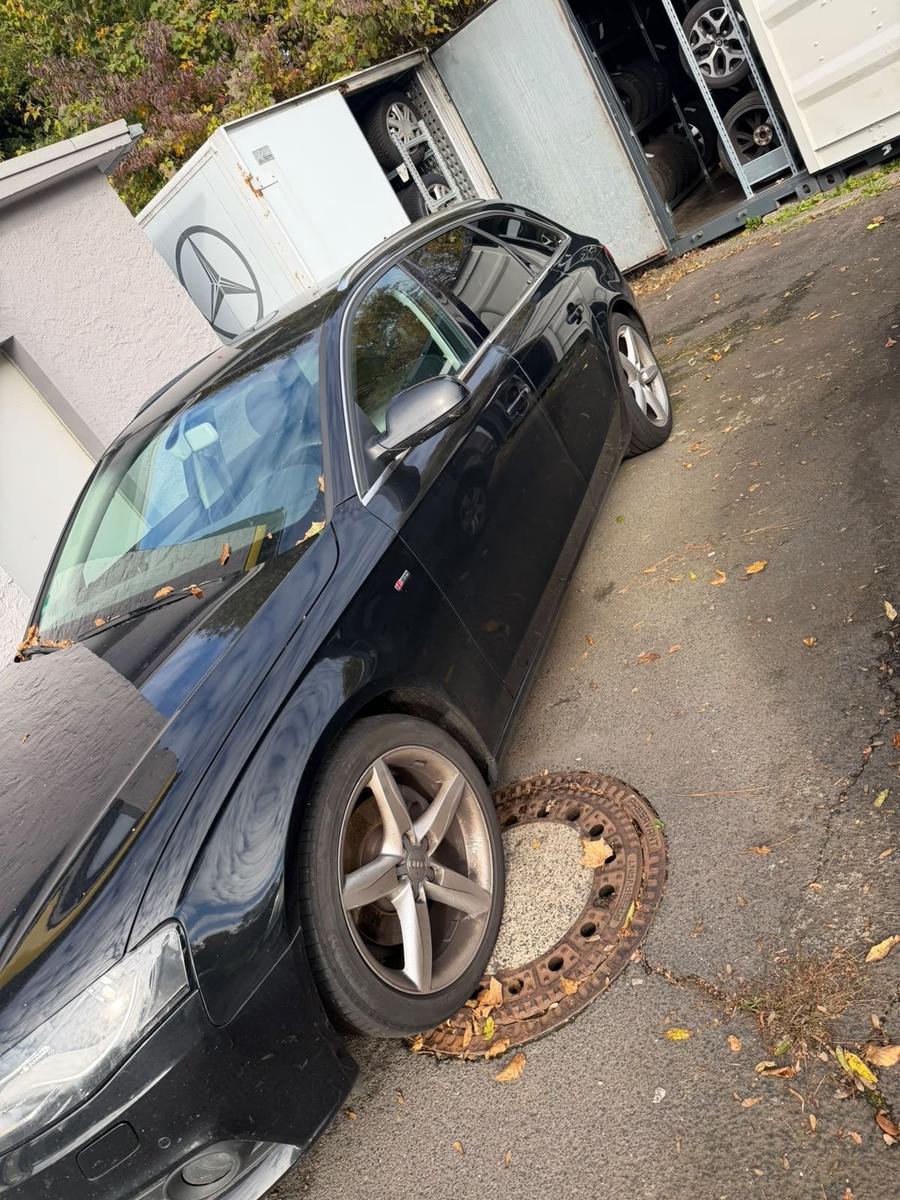 Audi A4 2011 — салон