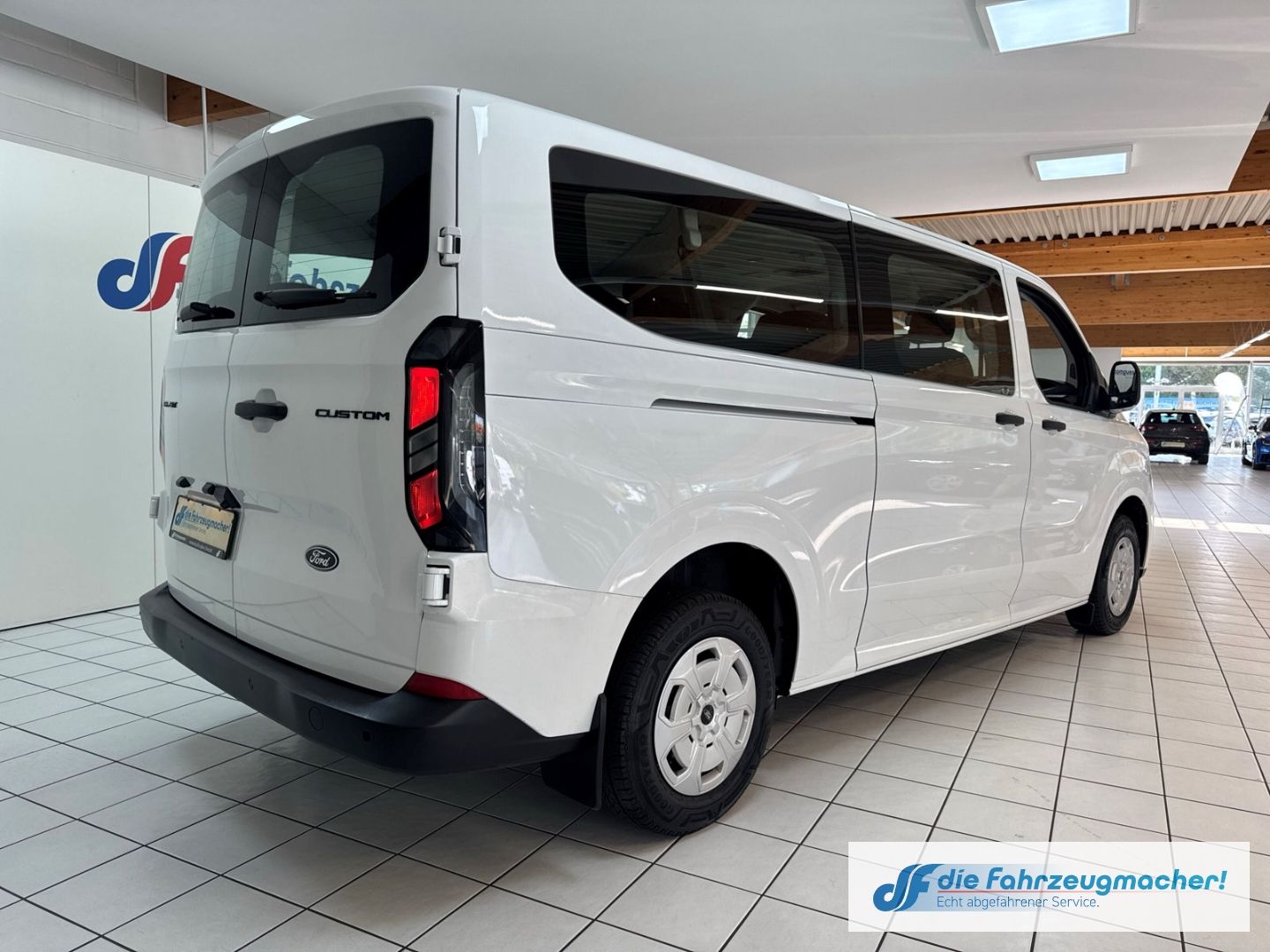 Fahrzeugabbildung Ford Transit Custom Kombi 320 L2 FWD Trend Navi LED K