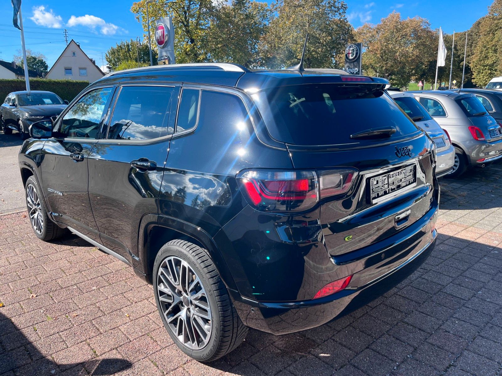 Fahrzeugabbildung Jeep Compass Summit Mild-Hybrid FWD