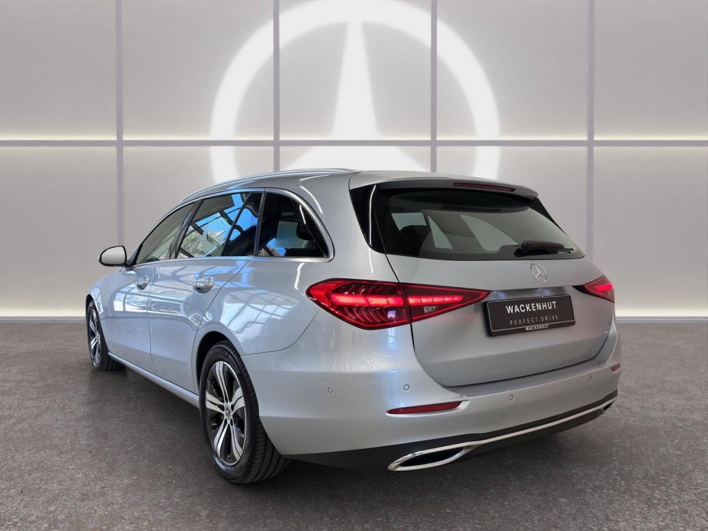 Mercedes-Benz C 220 d 4M T AVANTGARDE EXT. BUSIN+AHK+RFK+DISTR