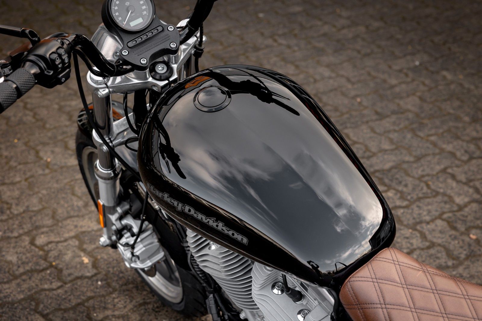 Fahrzeugabbildung Harley-Davidson XL883L SUPERLOW SPORTSTER - MILLER ABGASANLAGE
