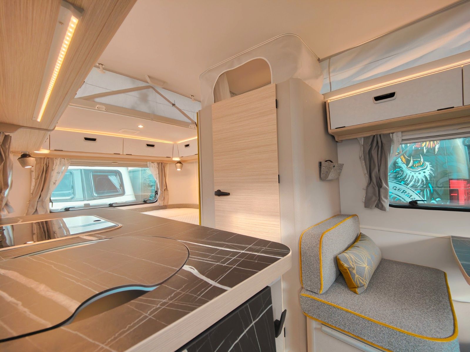 Fahrzeugabbildung HYMER / ERIBA / HYMERCAR Touring 550 Urban - SIE SPAREN 3.704€ !!! -