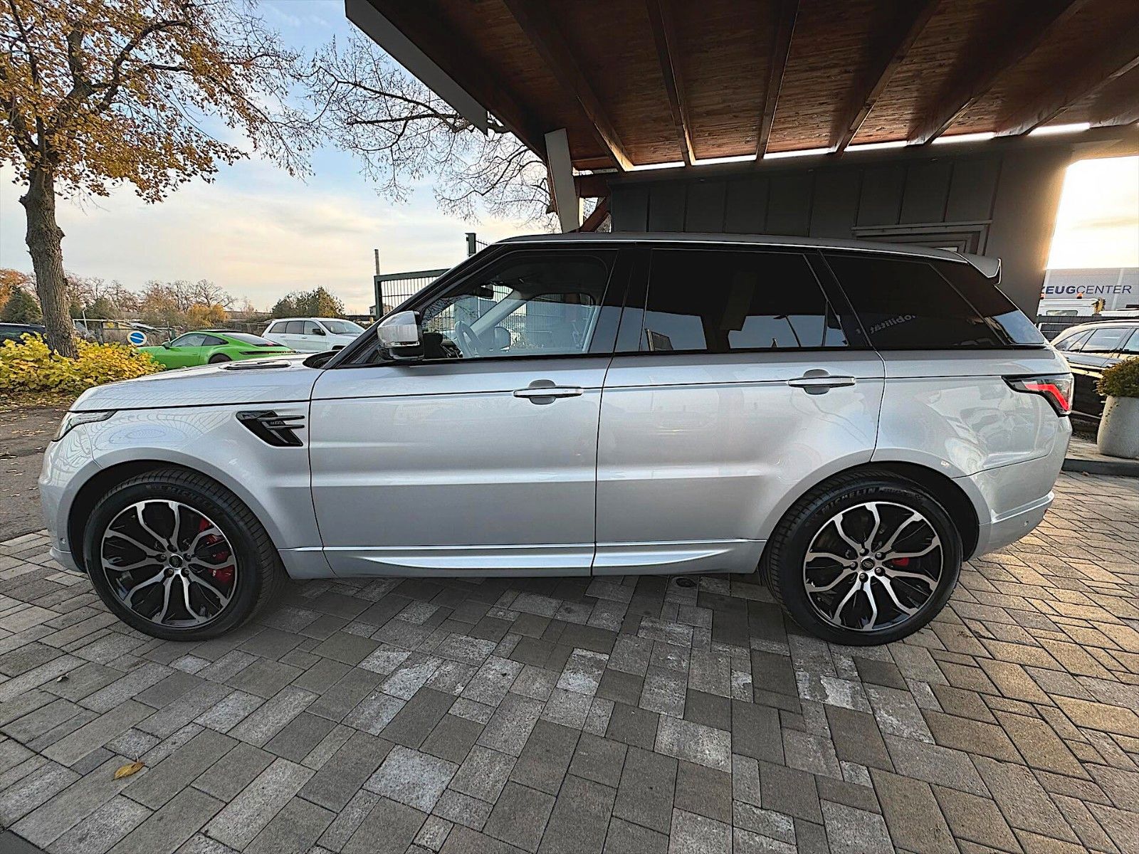 Fahrzeugabbildung Land Rover Range Rover Sport 4.4 V8 HSE Dynamic *360*ACC*