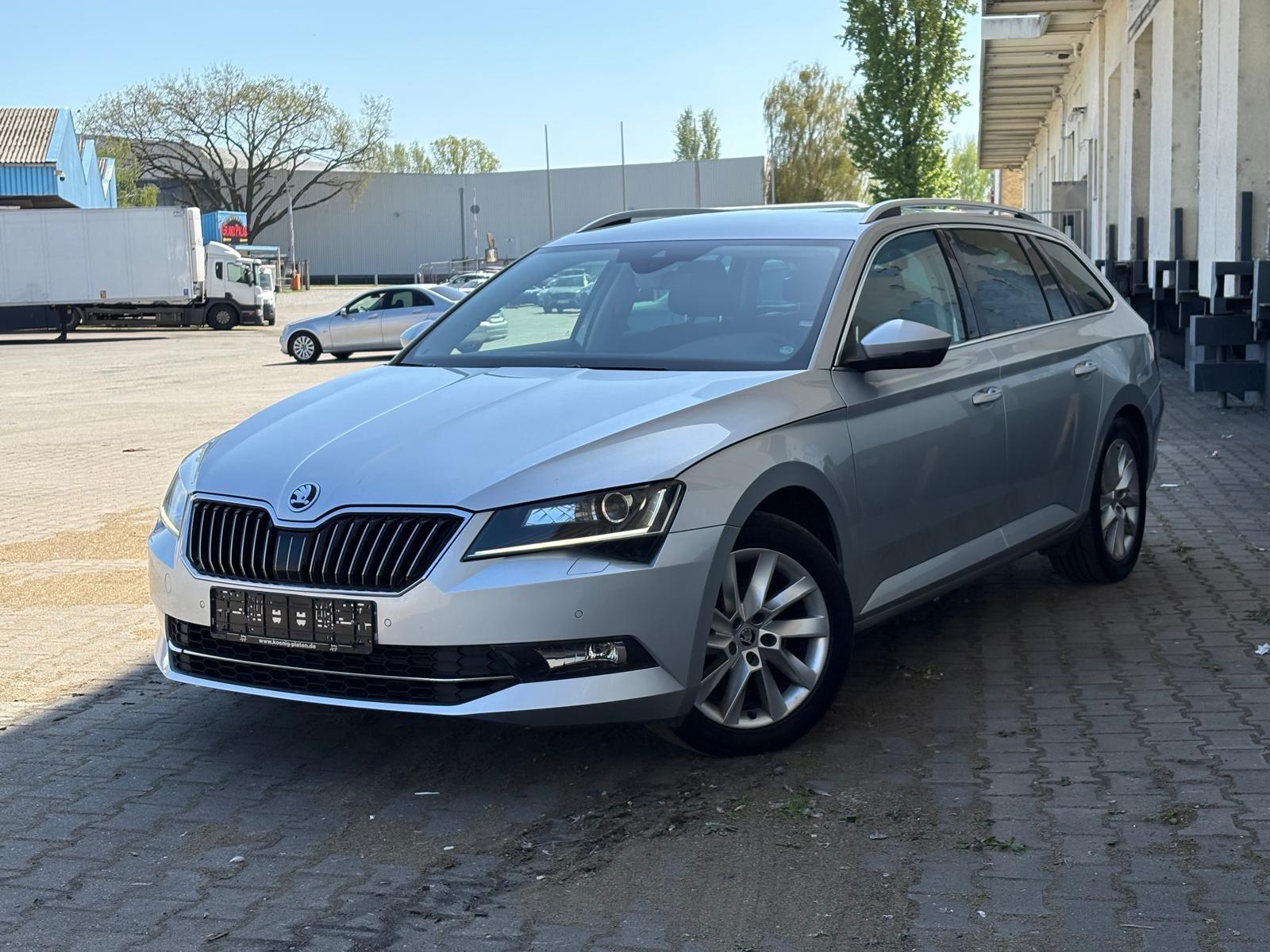 Skoda Superb Combi Style ACC SzH PDC AHK LED