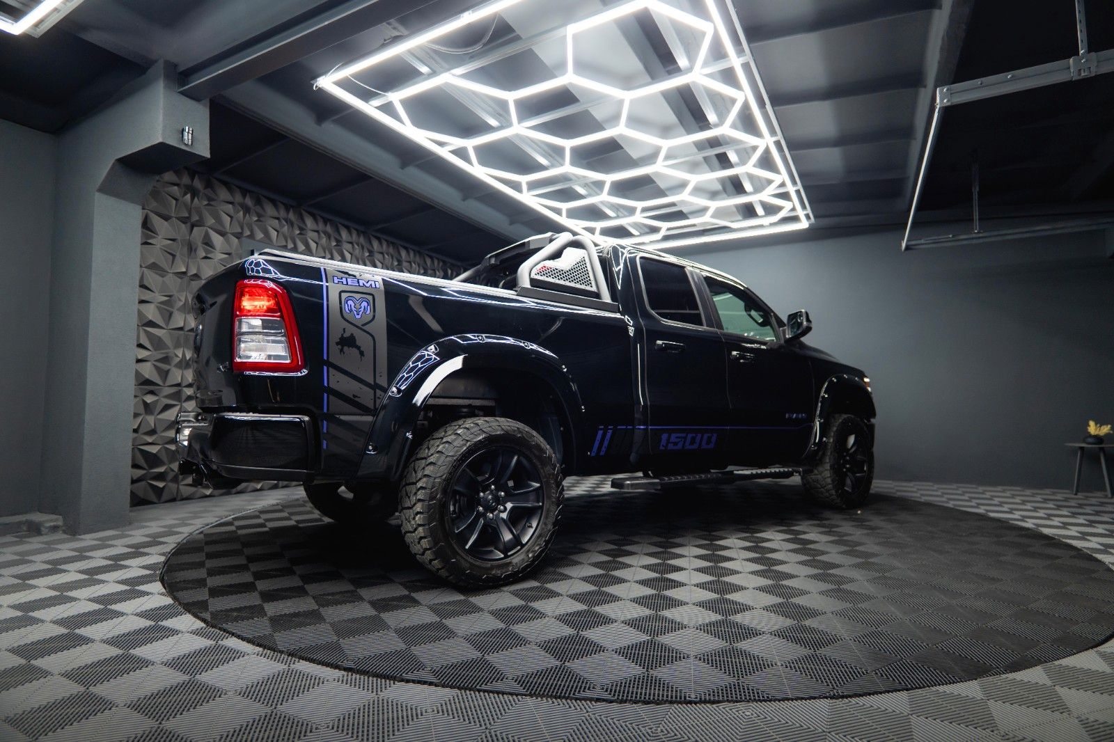 Fahrzeugabbildung Dodge RAM 5.7 V8 HEMI 4x4 LIMITED NightOffroad LONGBED