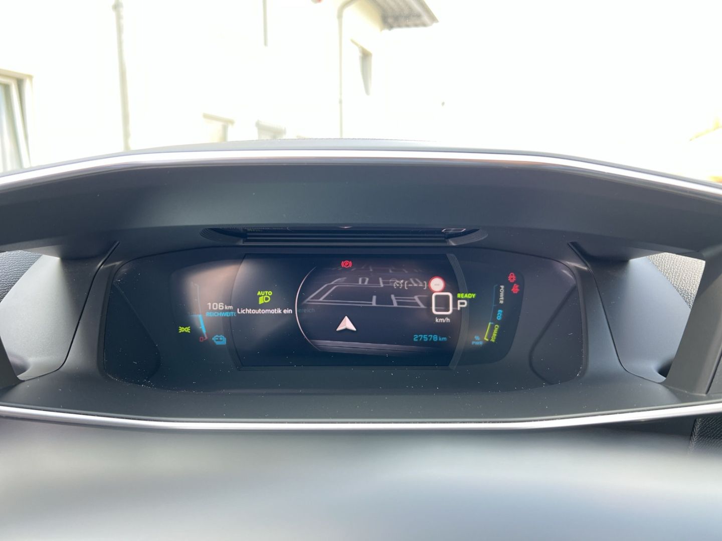 Fahrzeugabbildung Peugeot 2008 GT Elektro 136 Navi ACC CarPlay SHZ