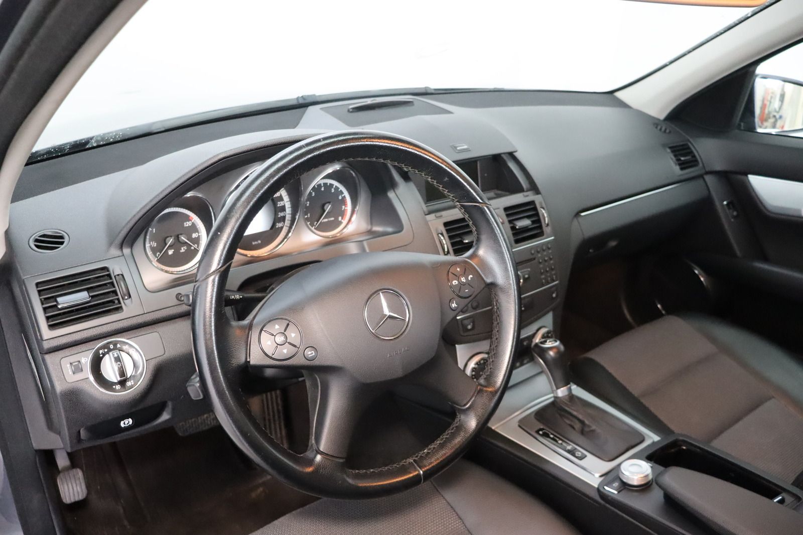 Fahrzeugabbildung Mercedes-Benz C 180 KOMPRESSOR HU/AU 02.27