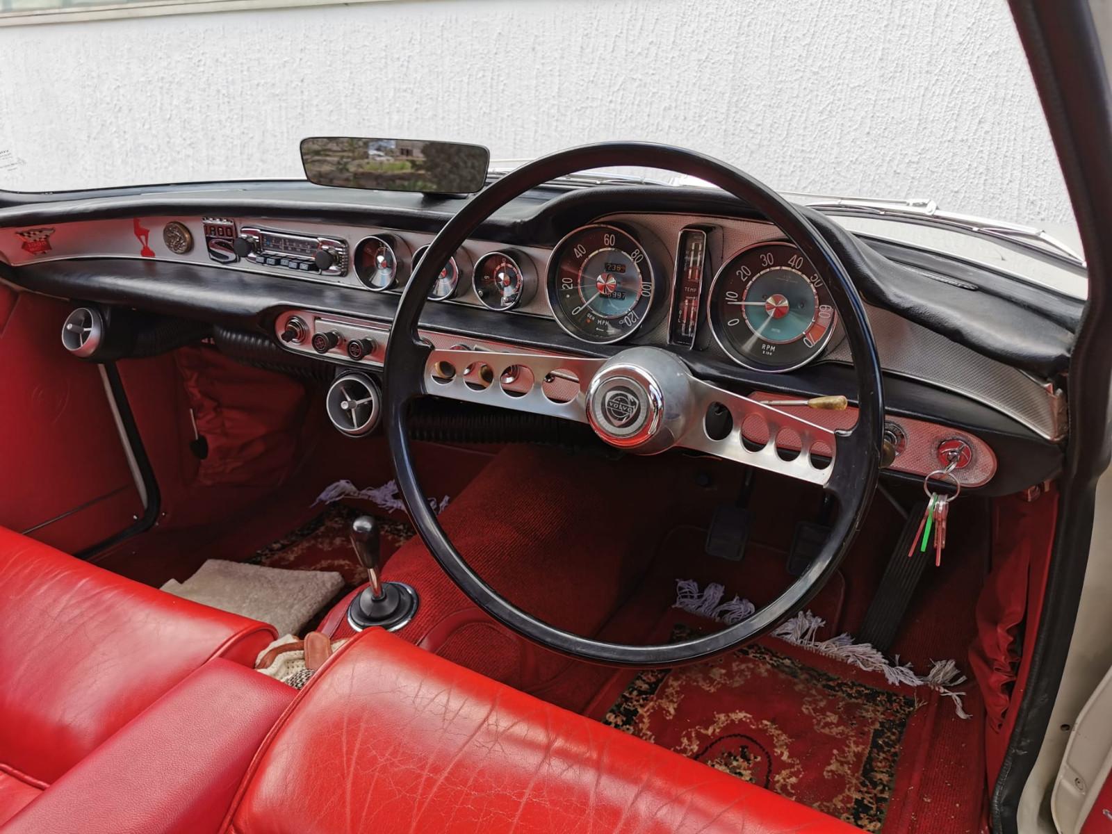 Volvo P1800