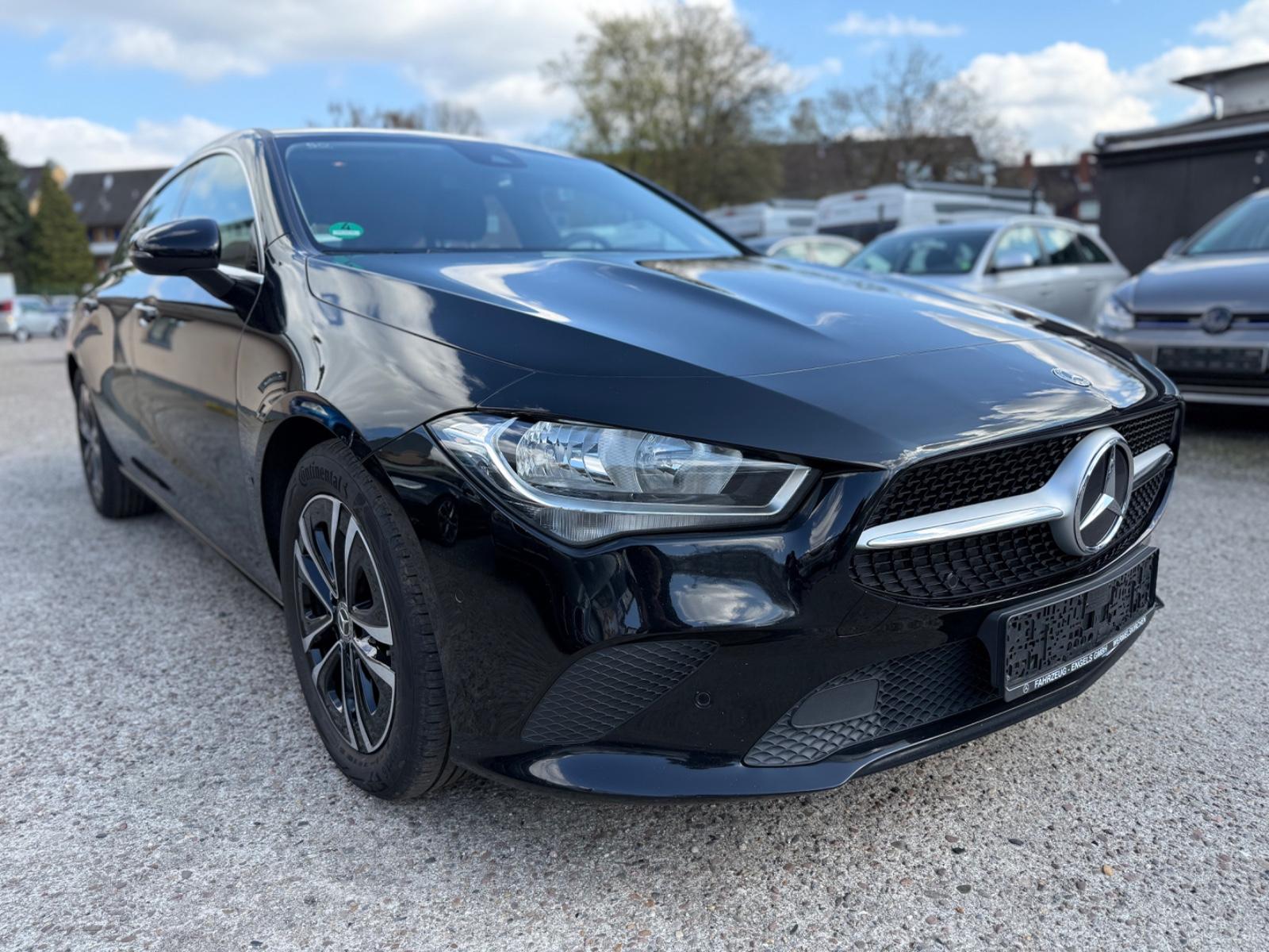 Mercedes-Benz CLA 180 Shooting Brake CLA 180 DCT Shooting