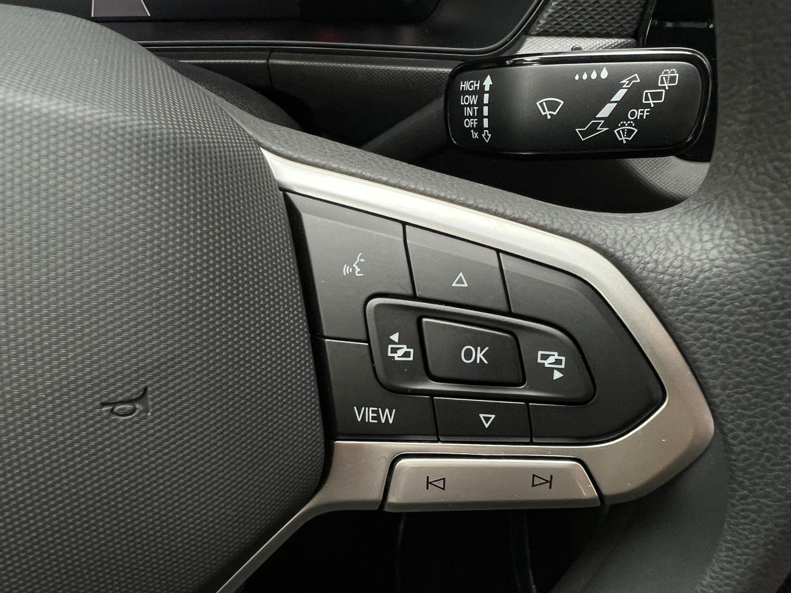 Fahrzeugabbildung Volkswagen T-Cross 1.0 TSI *Garantie, LED, App-Connect, PDC