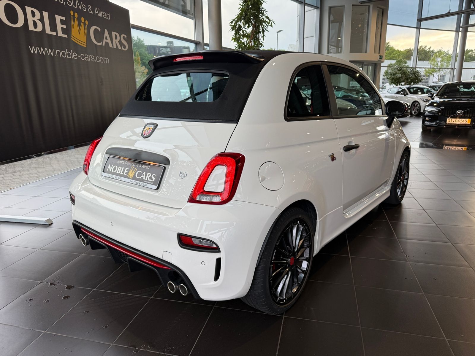 Fahrzeugabbildung Abarth 695C SABELT BREMBO RED-Paket CarPlay