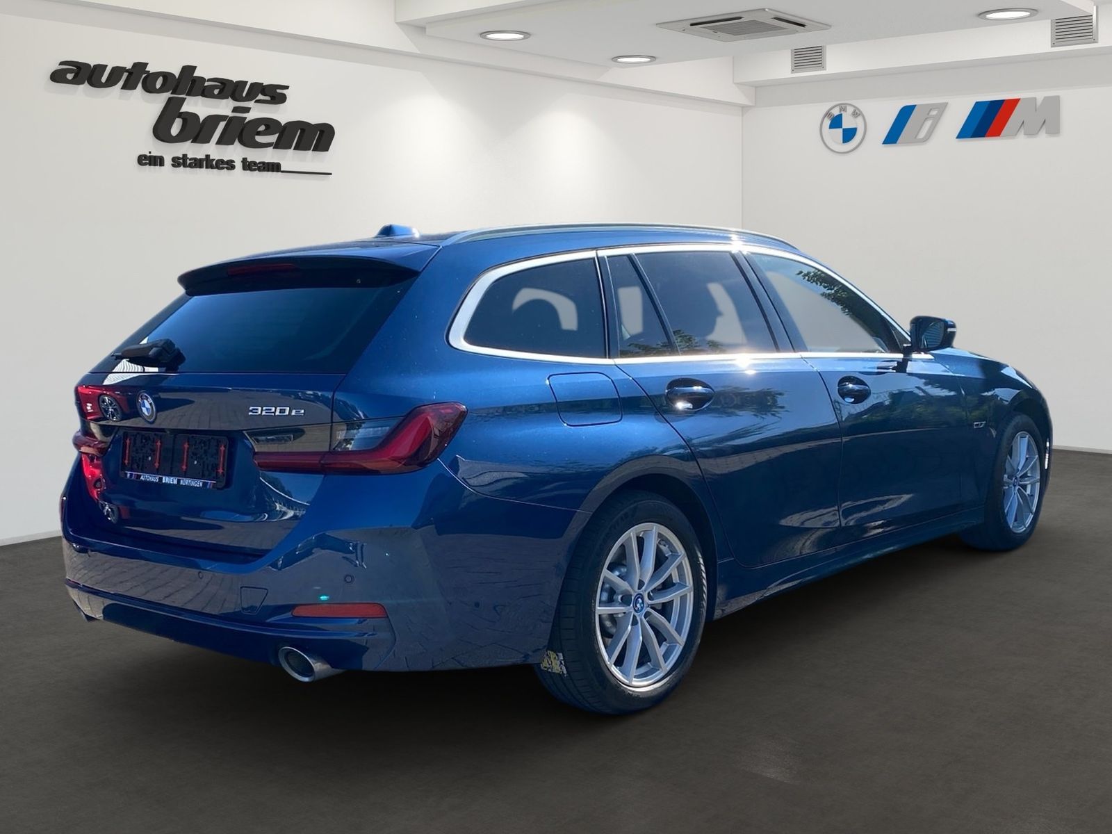 BMW 320e xDrive Touring, ab 299,- € mtl. Rate foto 3